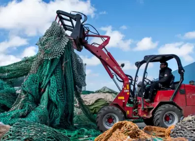 BMW se compromete contra el cambio climtico usando redes de pesca recicladas