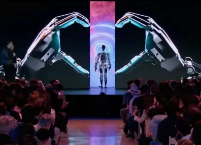Conoc a Optimus, el robot humanoide de Tesla